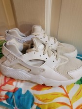 NIKE YOUTH HUARACHE TRIPLE WHITE RUNNING SNEAKERS 704949-110 KIDS YOUTH SIZE 2Y
