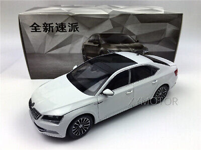高い信頼 厚い信頼 Skoda VW 1/18 NEW SUPERB Gold Gift Kids MODEL CAR Diecast 乗用車