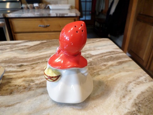 VINTAGE HULL POTTERY LARGE 5.5" LITTLE RED RIDING HOOD SALT & PEPPER SHAKERS - Picture 12 of 15