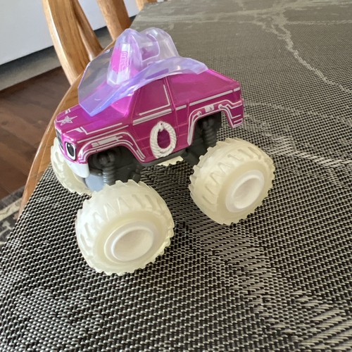2014 Mattel Blaze + the Monster Machines Starla Truck Die Cast w/ Clear Hat EUC - Picture 5 of 5