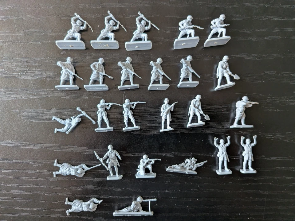 LOT FIGURINES SOLDATS 2EME GUERRE MONDIALE - INFANTERIE ALLEMANDE X 25 PIECES - Photo 1/1