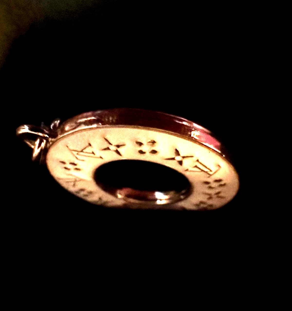 LOUIS VUITTON（LV） ciondolo ciondolo anello louis vuitton crema e oro? zip pul splendido double face