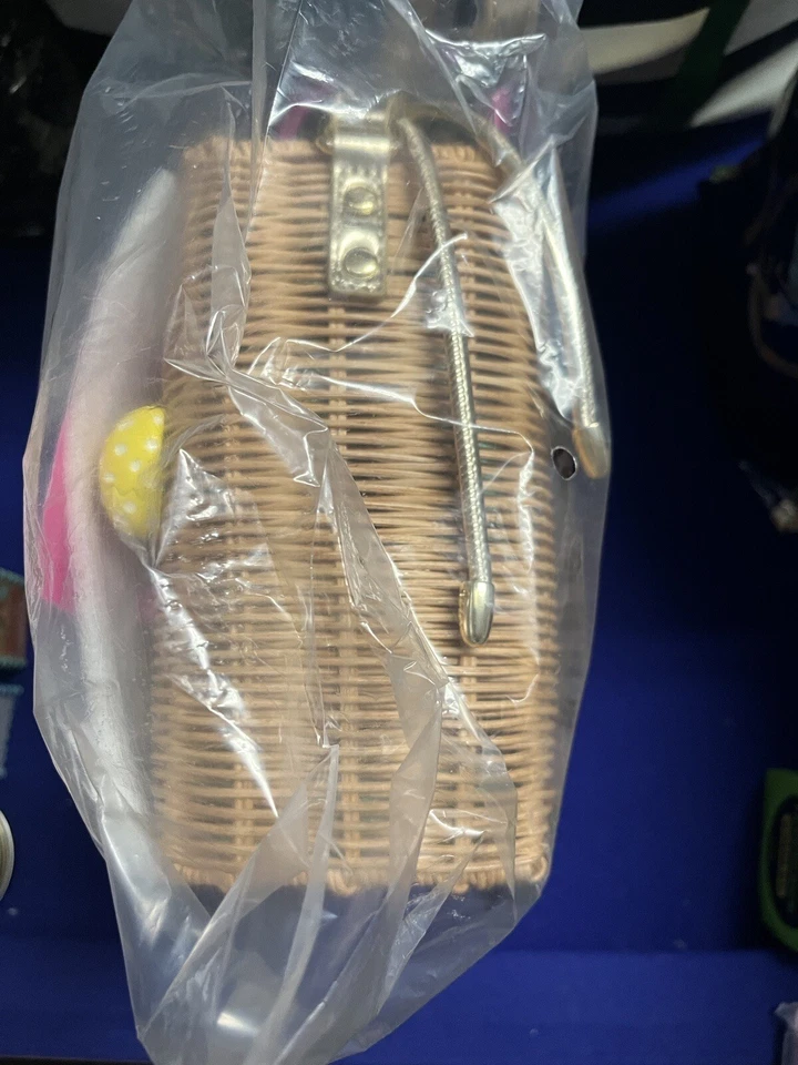 Bolso de Hombro Betsey Johnson Kitsch Conejito de Pascua Paja Cesta de Picnic Nuevo Sellado Foto 4 de 4