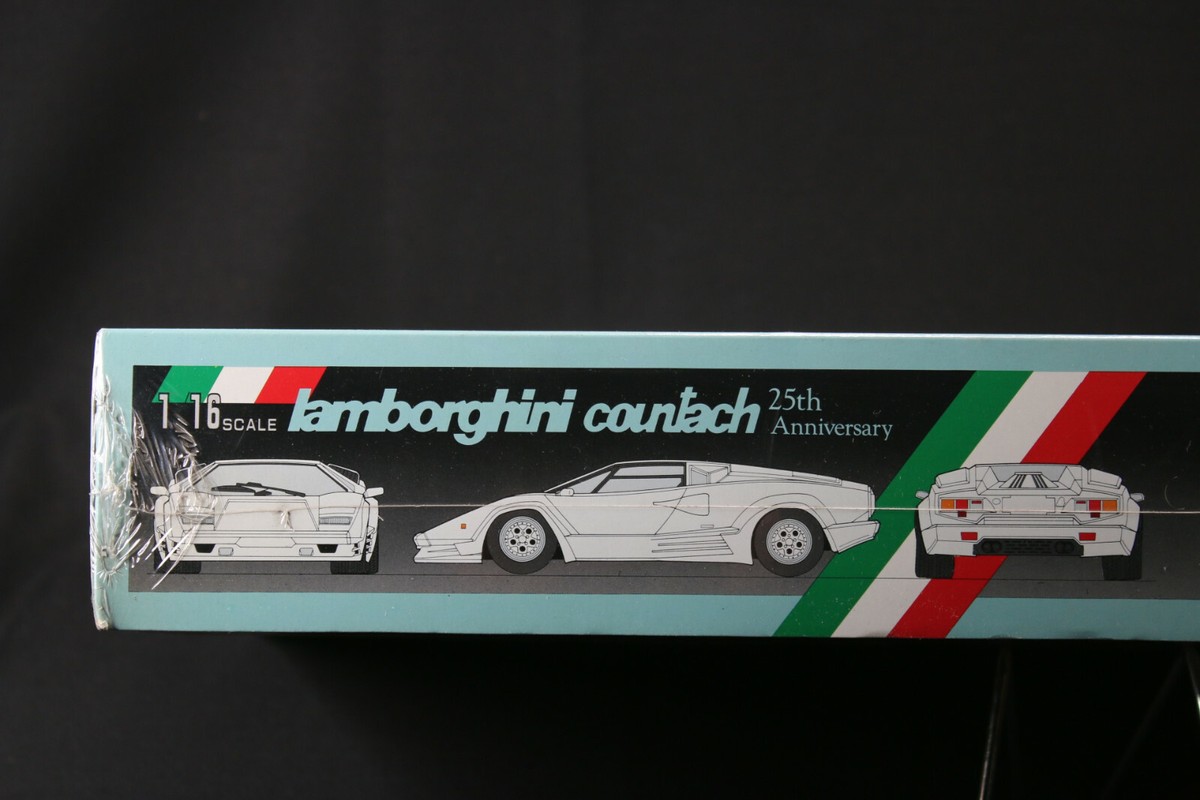 Superbe Maquette Lamborghini Countach 25th anniversary 1/16 Fujimi ref 10113 - Modélisme
