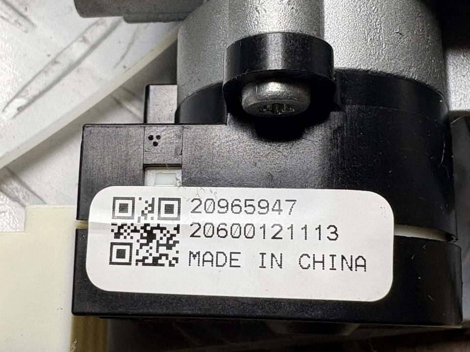 2007-2017 Buick Enclave Ignition with Key & Immobilizer Part #20965947 - Image 2 of 4