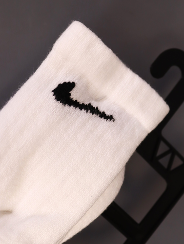 Nike Little Boy s 6-Pairs Young Athletes White Crew Socks Sz: 5-7 Fits 10C-3Y - Picture 4 of 4
