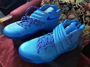 kyrie basketball shoes blue