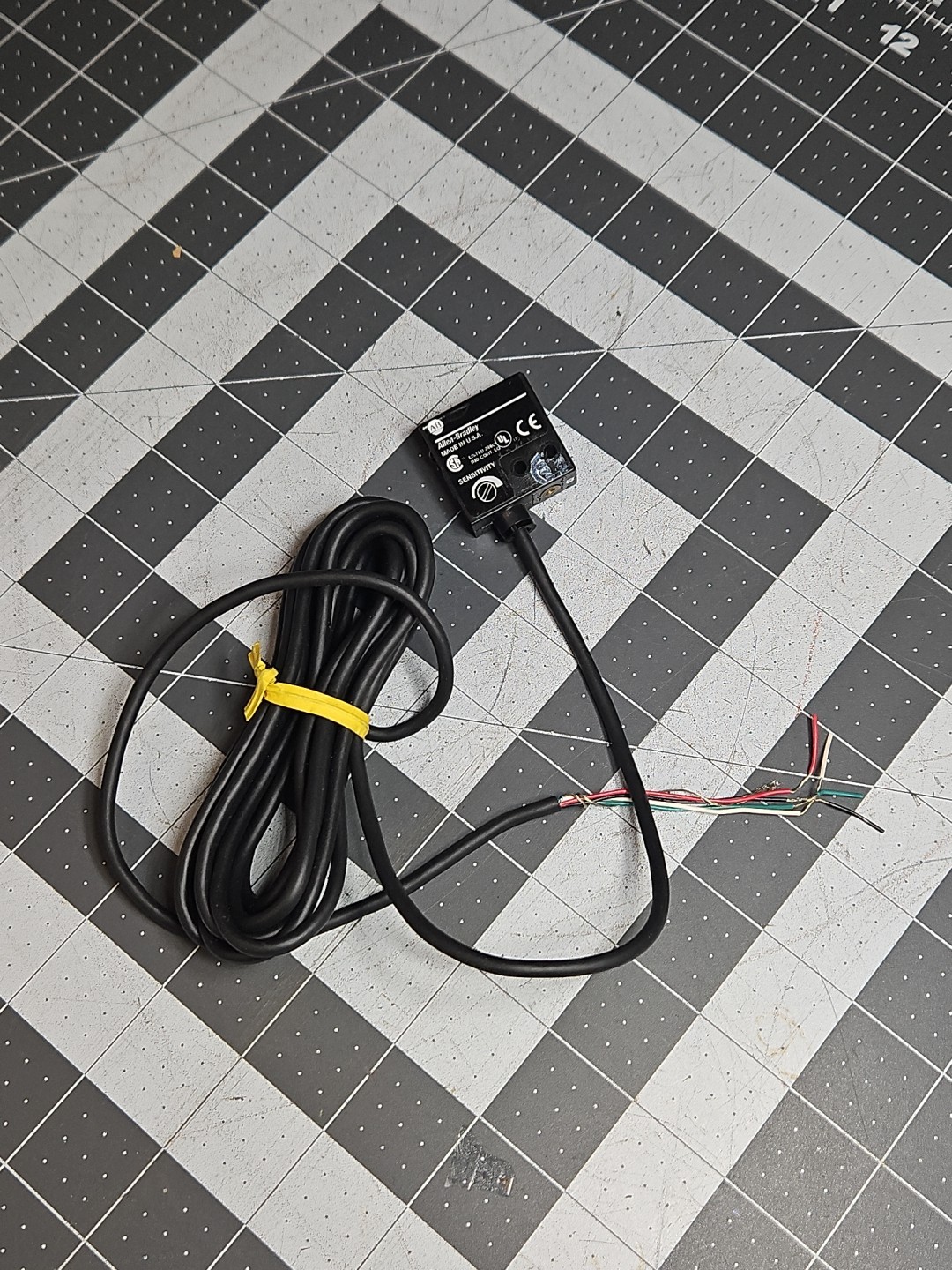 Allen Bradley 42SMP-7000 Series B Diffuse Photoswitch GUC  Sensor 11-28VDC