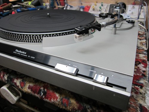 TECHNICS SL-3200 DIRECT DRIVE AUTO RETURN TURNTABLE - Picture 2 of 9
