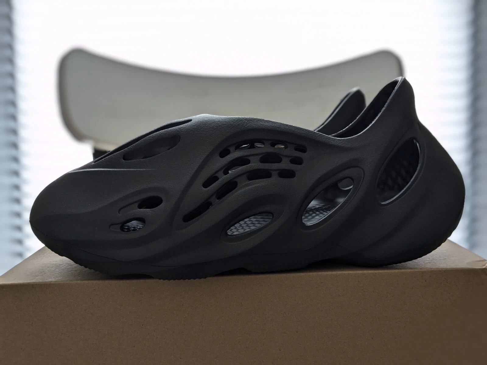 Taglia 12 Adidas Yeezy Foam RNR onice [HP8739] nuovissima DS YZY Foam Runner