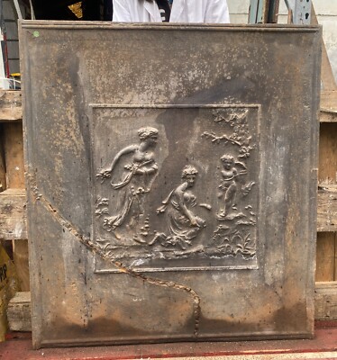 Ancienne Plaque De Cheminée En Fonte - Scène Romantique Aux Angelots - XIXe Siècle