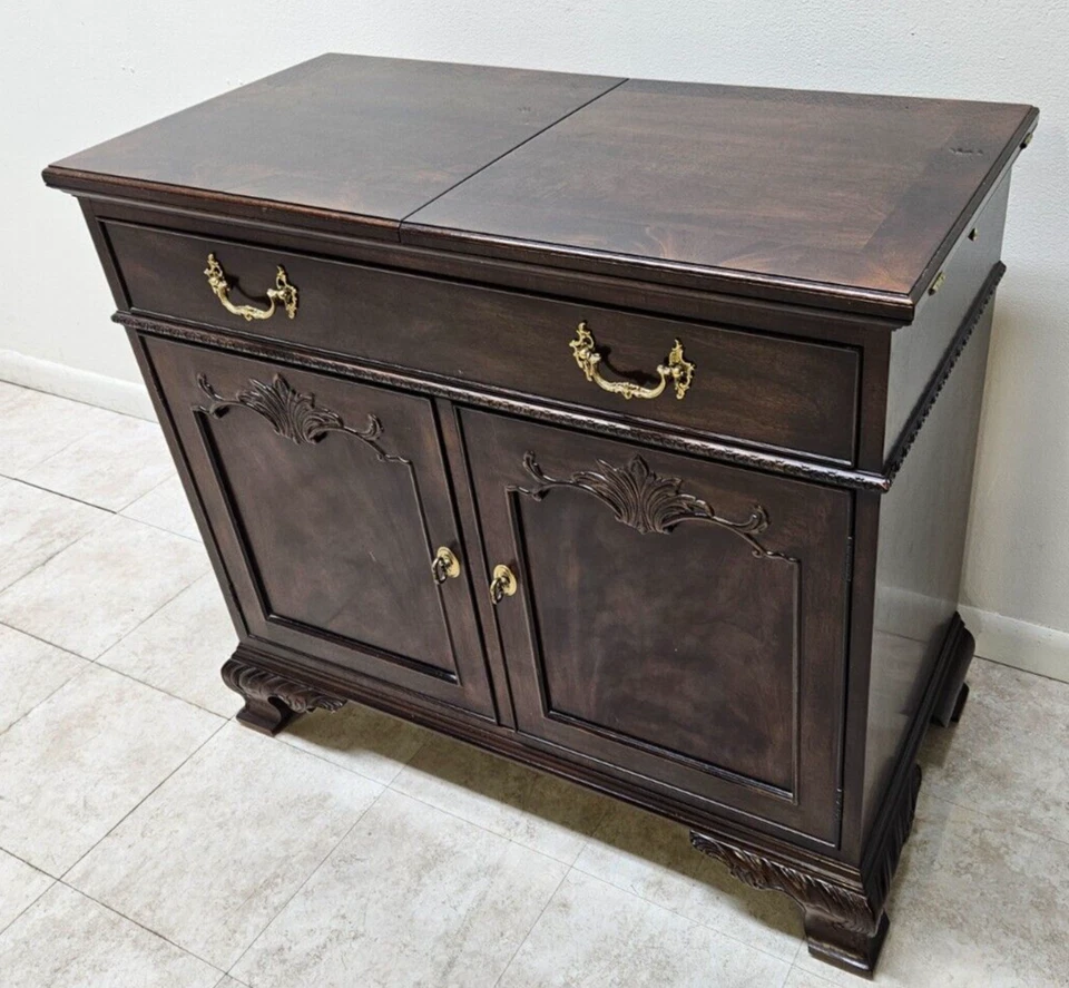 Aparador de servidor Henredon Rittenhouse Square Chippendale gabinete de barra de caoba Foto 3 de 4