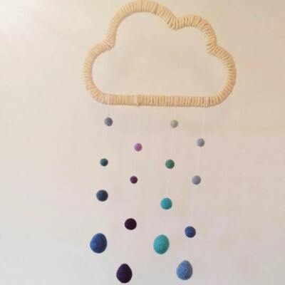 Regenwolke Wandbehang, Wettermotiv, Kinderzimmer Spielzimmer Deko, Makramee, Blau