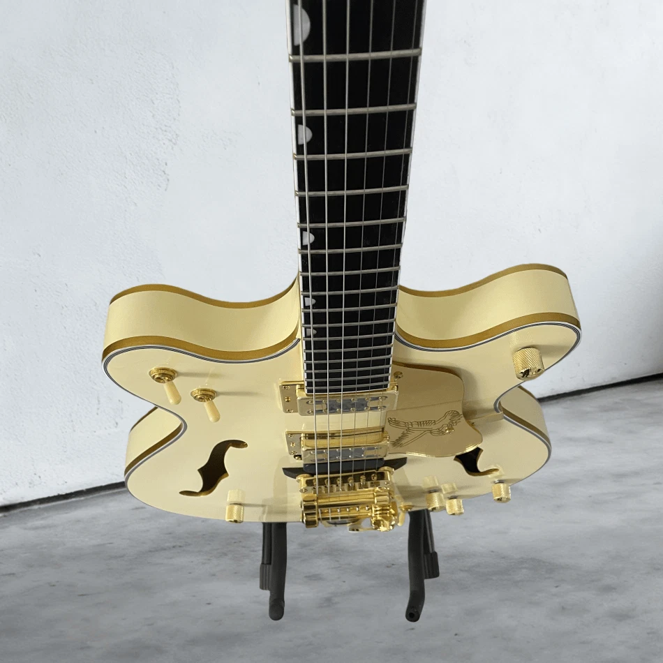 Guitarra de jazz de cuerpo semihueco color crema con diapasón de palisandro herrajes dorados Foto 3 de 4