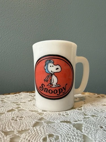 Vintage 1969 Avon Snoopy Milk Glass Mug United Features Peanuts