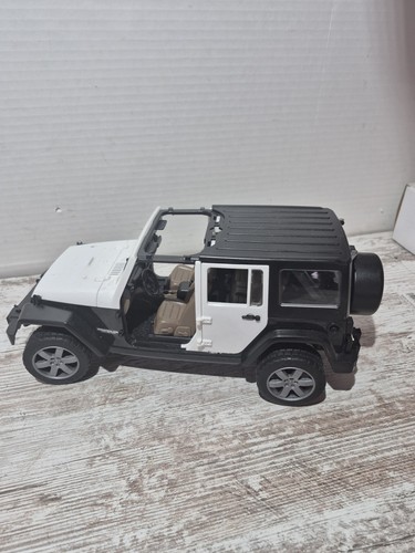 Bruder Jeep Wrangler White 2014 Suspension - Picture 6 of 6