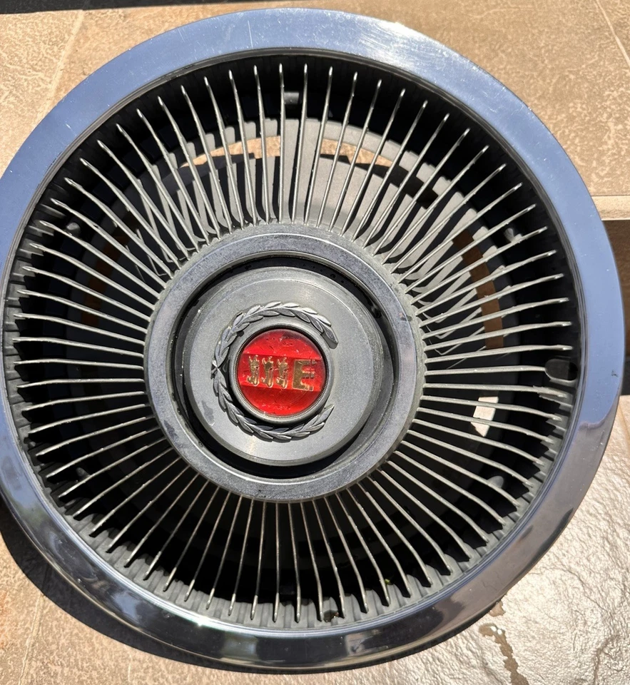 Ford Gran Torino 1974 1975 1976 tapacubos turbina 15" con emblema lote de 2 Foto 3 de 4