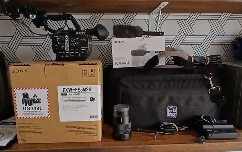 Sony PXW-FS5M2K XDCAM RAW 4K Super 35mm w/ 18-105mm Lens, Mic, Porta Brace Bag
