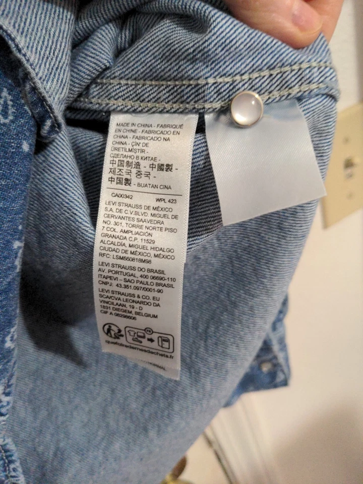 Levi's Women's Paisley Pearl Snap 100% Cotton Western Denim Jean Shirt Size L - Image 3 of 4