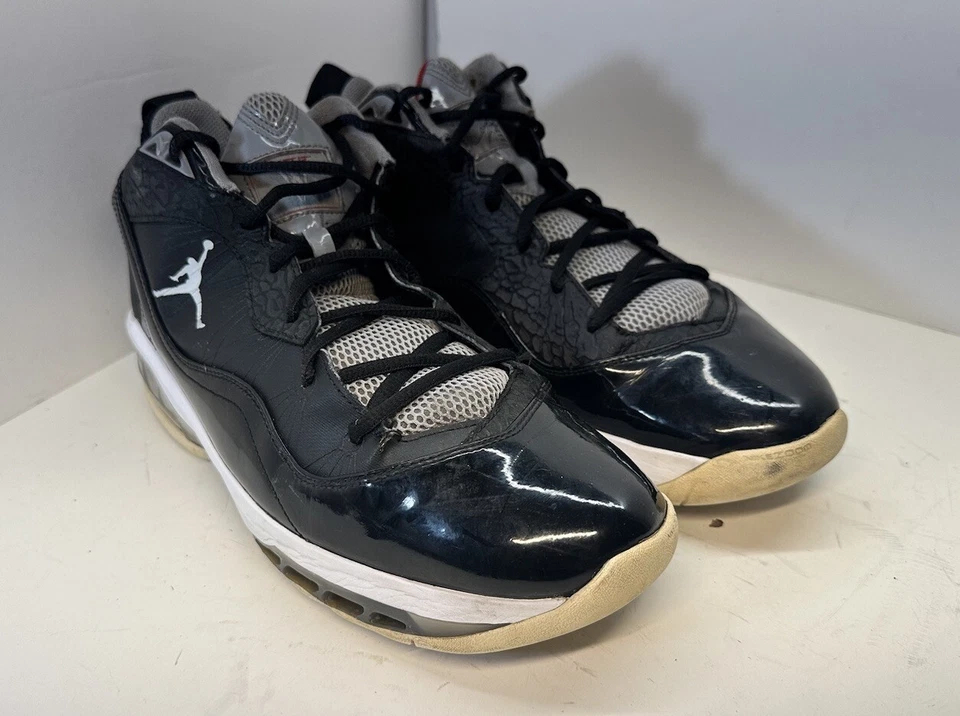 Jordan Melo M8 - Negro - Blanco - Rojo Universitario | Air Jordan III Talla 11.5 Foto 3 de 4