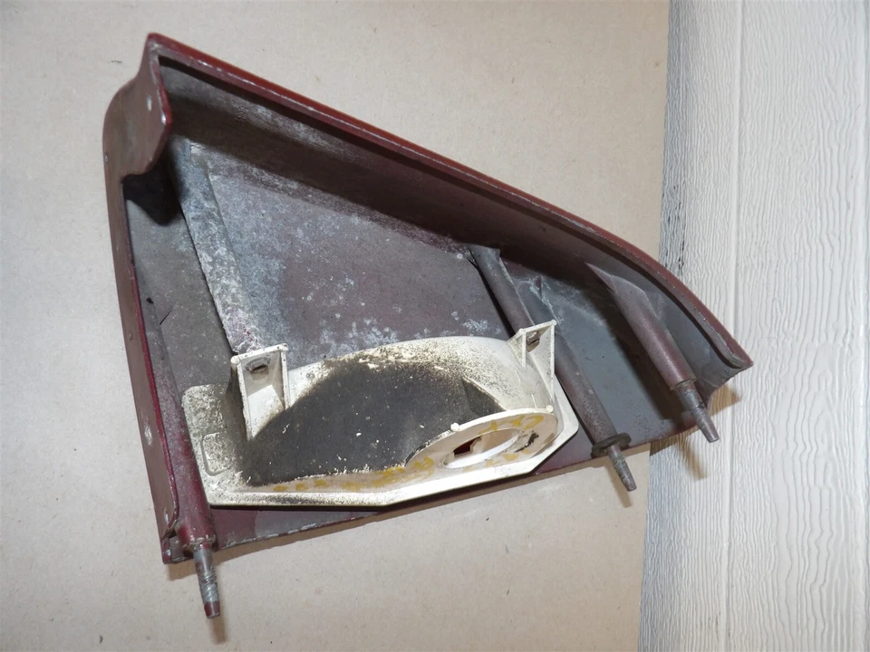 LH DRIVERS QUARTER PANEL EXTENSION & SIDE MARKER LIGHT PONTIAC GRAND PRIX 1977 - Image 3 of 4