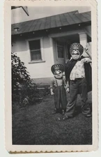 VINTAGE SNAPSHOT:  KIDS DRESSED IN CISCO KID HALLOWEEN COSTUMES