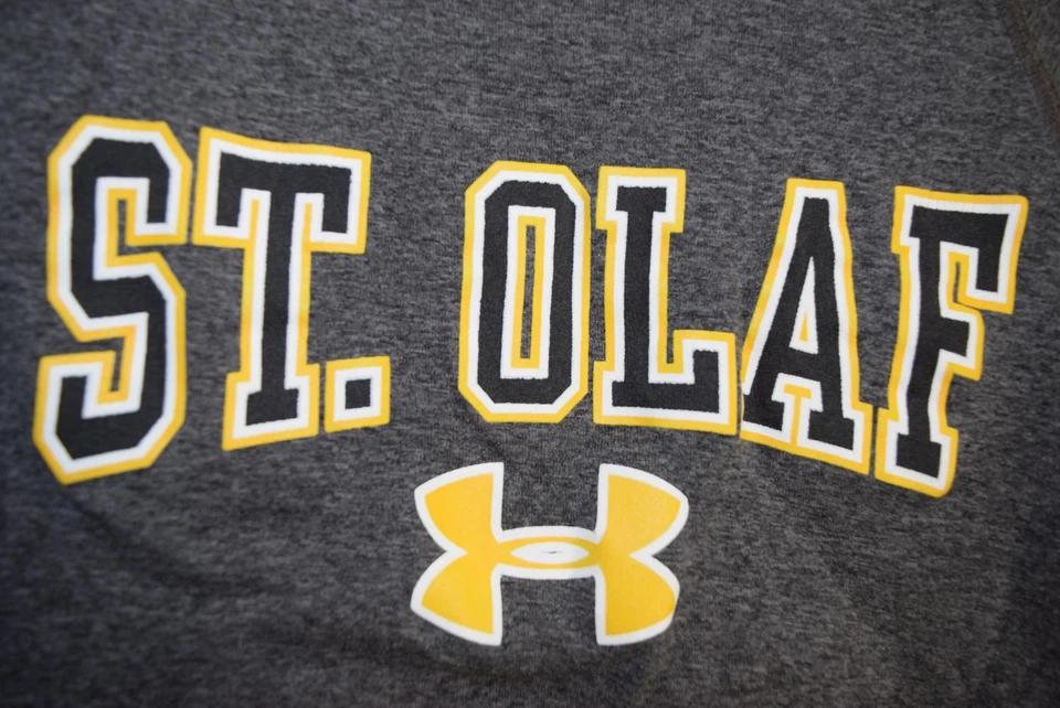 Camiseta St. Olaf Juvenil Pequeña NCAA Universidad Baloncesto Under Armour HeatGear Camiseta Foto 3 de 4