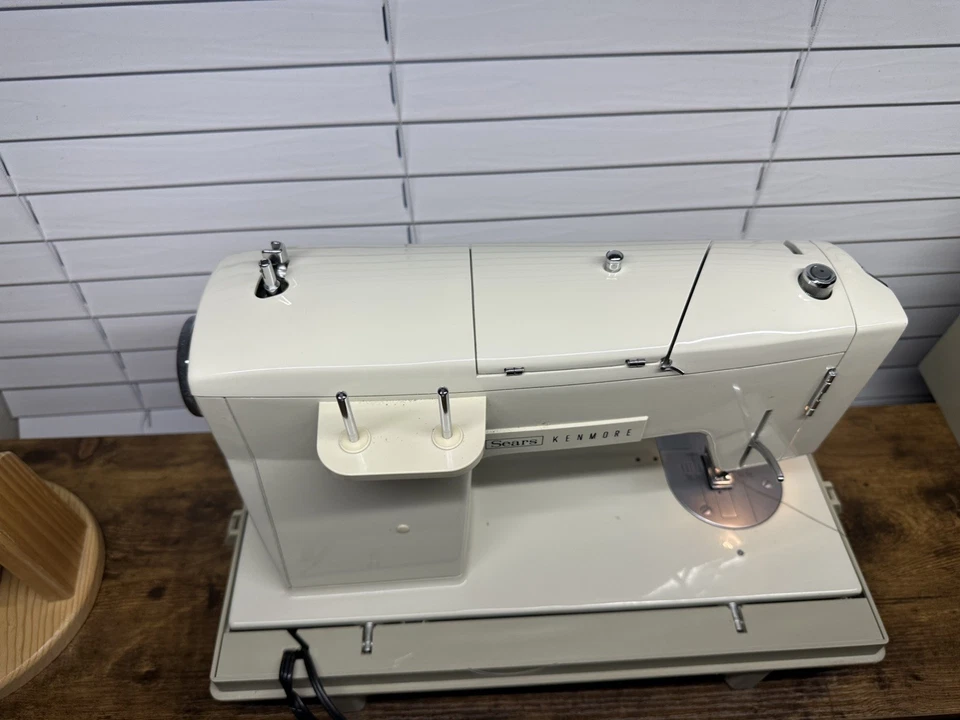 Винтажная швейная машинка Sears Kenmore ZigZag с ножной педалью - Изображение 2 из 4