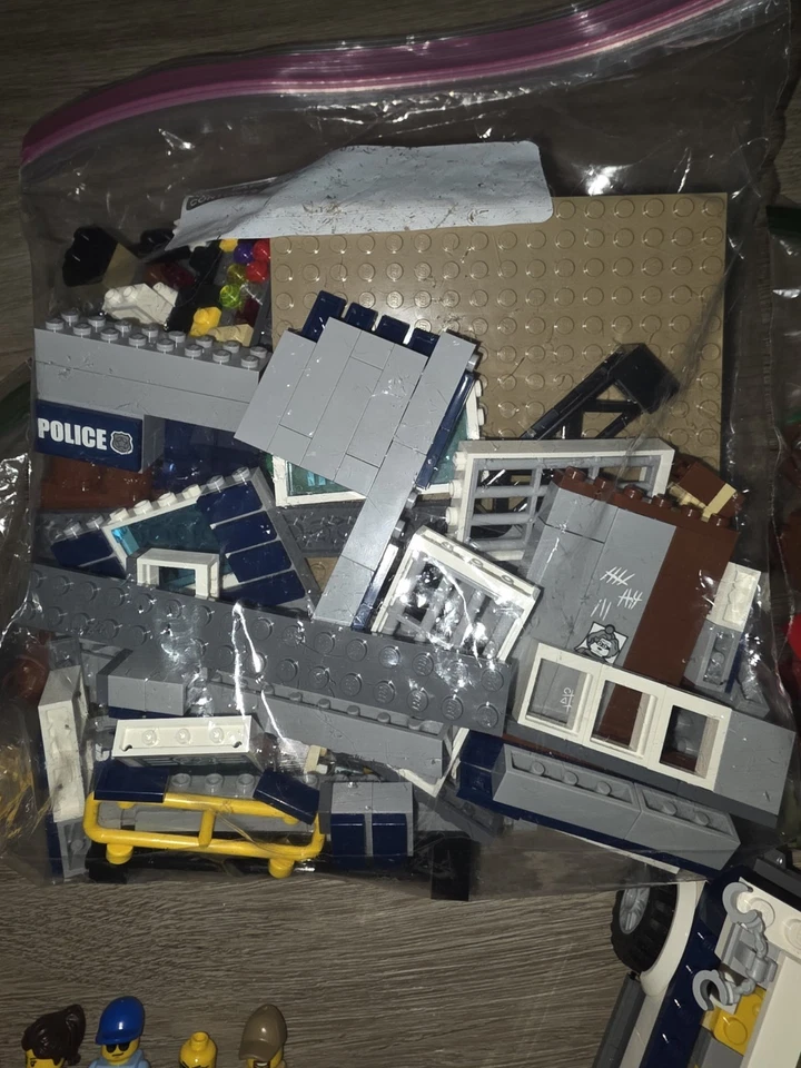 LEGO Mixed Lot ~ Minifigures, Police Station Parts, Ninjago Pieces, Vehicle... - Image 4 of 4