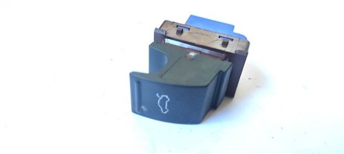 Volkswagen PASSAT B7 Schalter Kofferraum Heckklappe Kofferraumdeckel UST60278