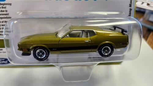 Auto World Vintage Muscle R6 Vers A #1 1973 Ford Mustang Mach 1 oro verde - Imagen 2 de 3