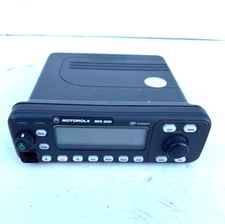 Motorola MCS2000 UHF Two Way Radio   M01UGM6PW6BN