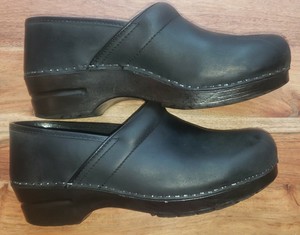 dansko matte black