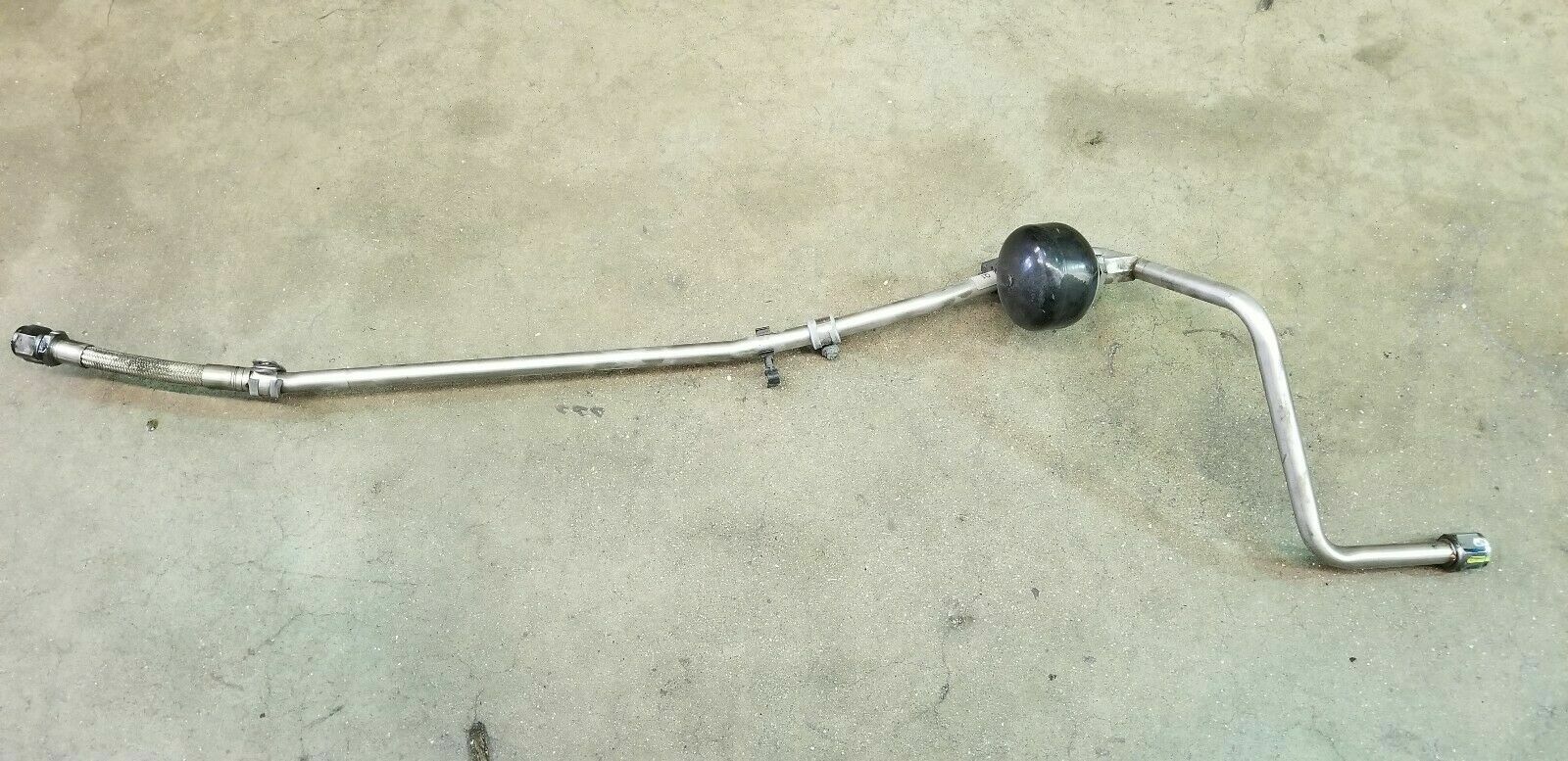 MCLAREN MP4-12C REAR RIGHT SHOCK ABSORBER OIL LINE PIPE ACCUMULATOR OEM 11B0382