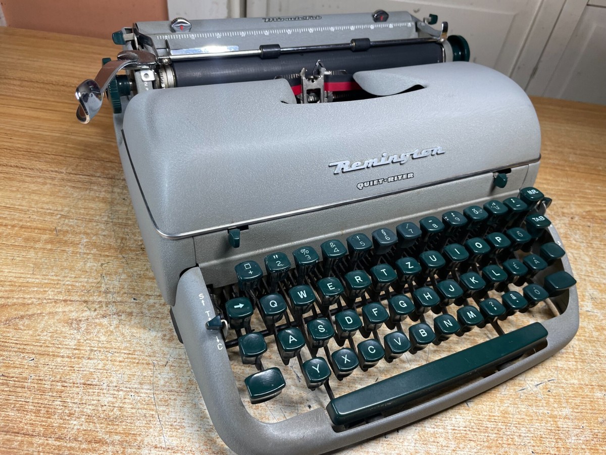 Excellent 1957 Remington Quiet-Riter Typewriter German
