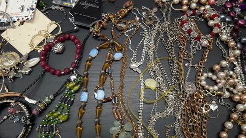 8+ Pound Lb Jewelry Lot Vintage Modern For Craft Searcher Some Wearable Resell - Picture 20 of 22