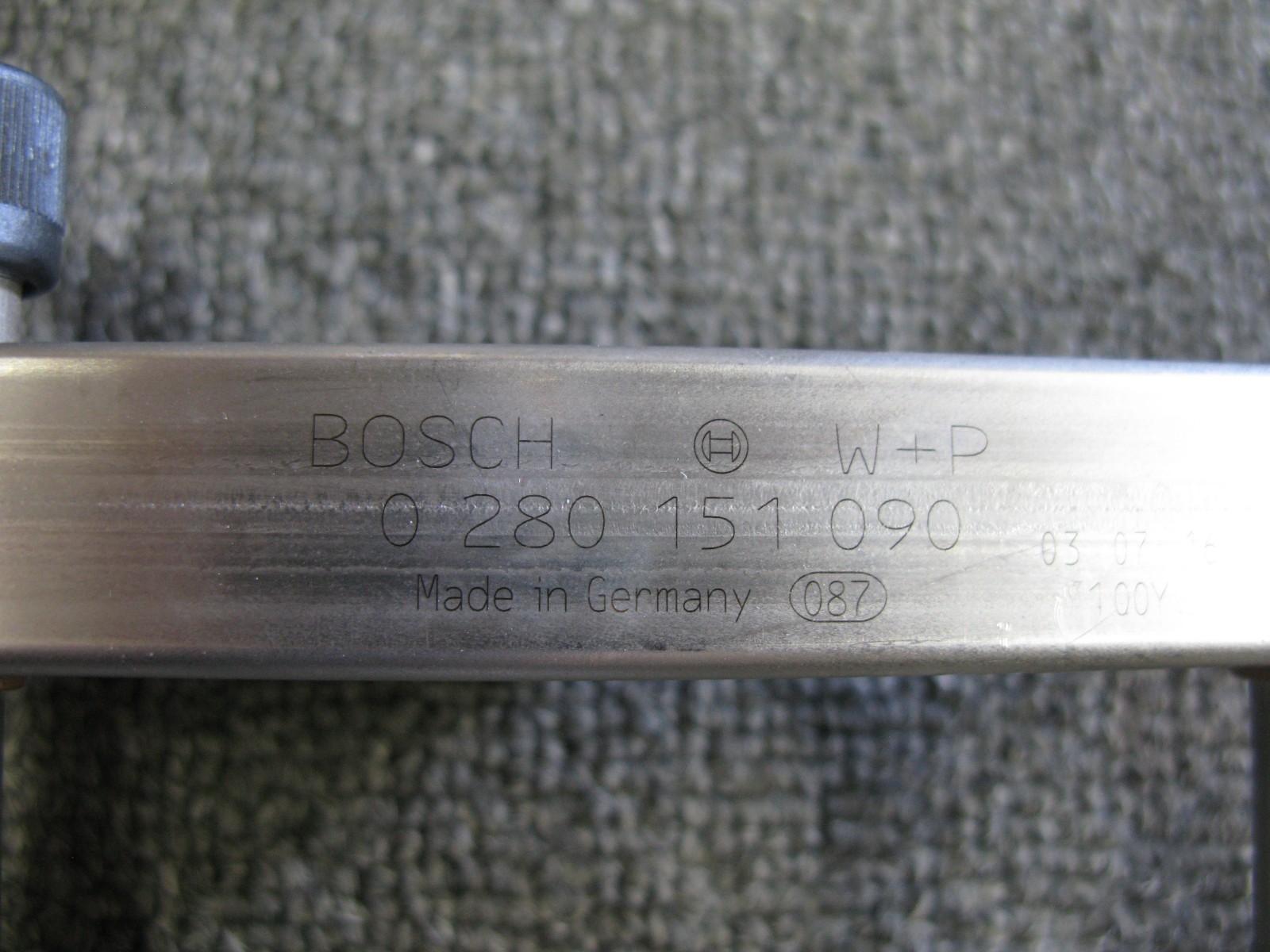 Ferrari 612 575 Bosch Fuel Injector Rail Left +Right Pair 0280151090