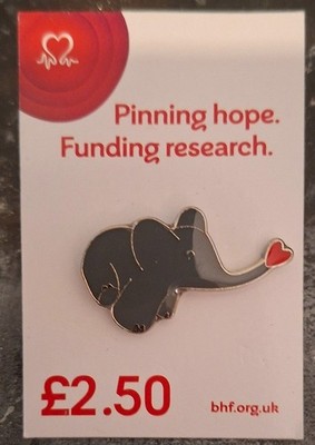 Pin Baddge Herz Foundation Elefant mit Herz
