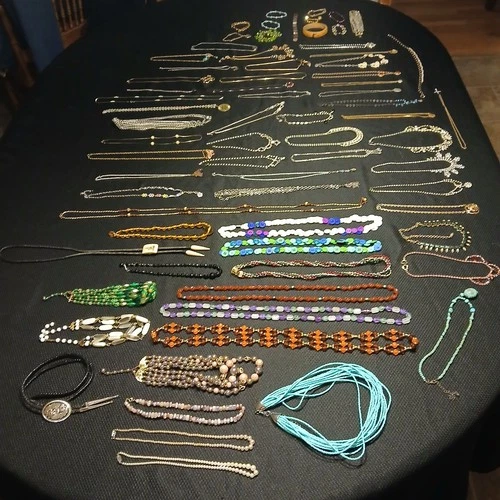 500+ Vintage Costume - Fashion Jewelry HUGE Lot necklaces Broochs Pins earrings