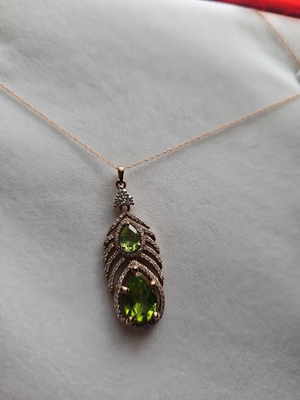 #ad 7.5 Ctw Green stone and Diamond Pear Shaped Rose Gold Necklace $1000.00