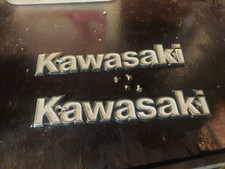 KAWASAKI Z 200 Z200 250 KZ 1978 1977-1984 PETROL TANK BADGES WITH SCREWS