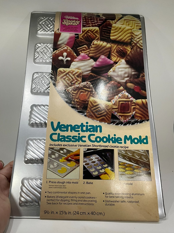 1984 Wilton Venetian Classic Cookie Mold - new
