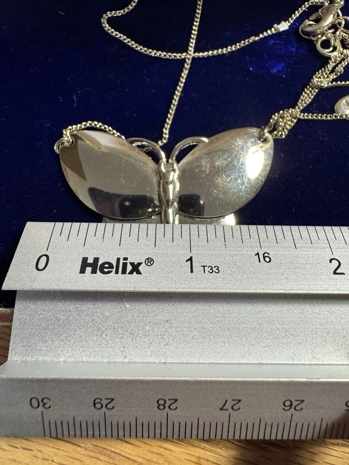 Moda Collar Pieza Distintiva Tono Dorado Grande Mariposa Colgante Accesorio Foto 3 de 3