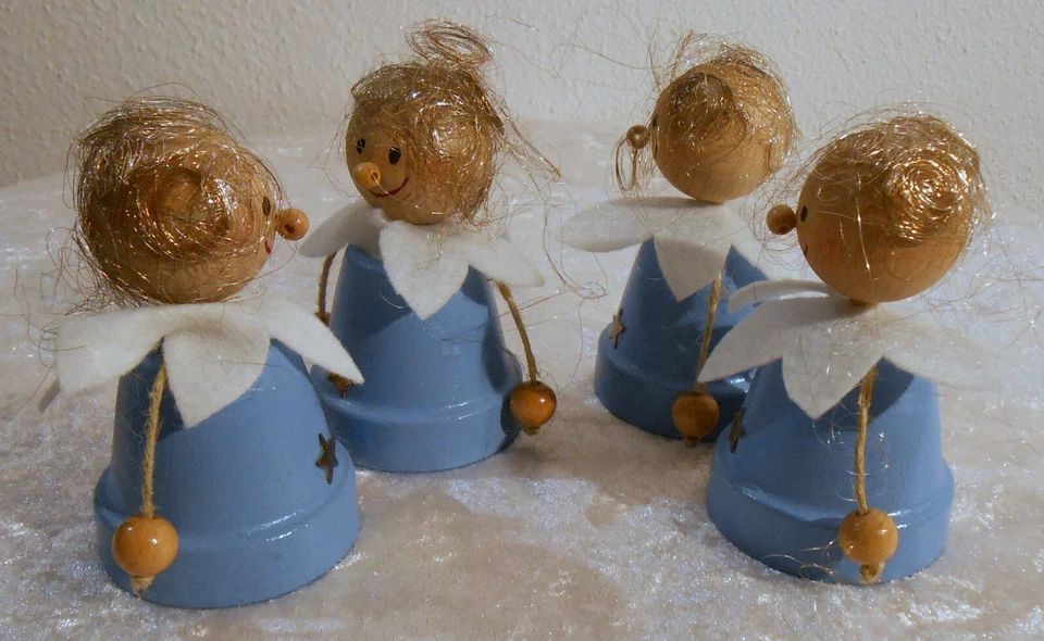 1 kleine Tontopffigur "Engel in Hellblau", handgefertigt - Bild 2 von 3