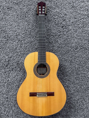 Alhambra 8 P (8P) Classical Acoustic Guitar, rosewood body, cedar top
