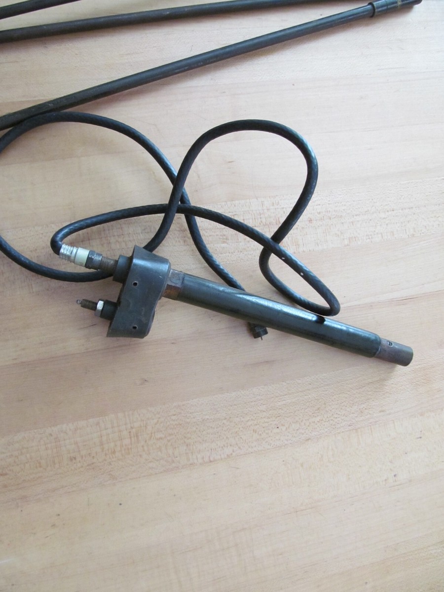 AT-271A/PRC ANTENNA FOR PRC-25 / PRC-77 US VIETNAM WAR with the