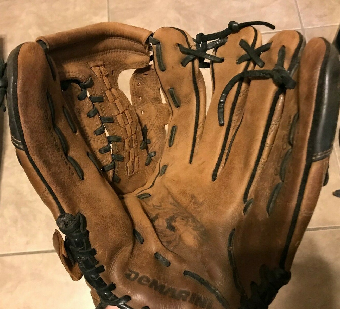 DeMarini Diablo A0725 0813 13" Baseball Softball Glove RHT Right Handed