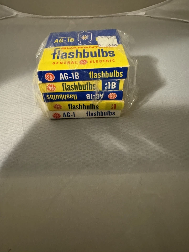 Vintage Package GE M2 Flashbulbs 16 Bulbs in 5 Packages - Image 3 of 4