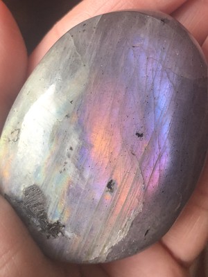 59mm Purple Orange Flash Spectrolite Labradorite Palm Stone Madagascar 100g