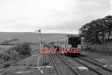 PHOTO  2-CAR 156 SET 156438 APPROACHES GARSDALE STATION WITH THE 17.55 PASSENGER